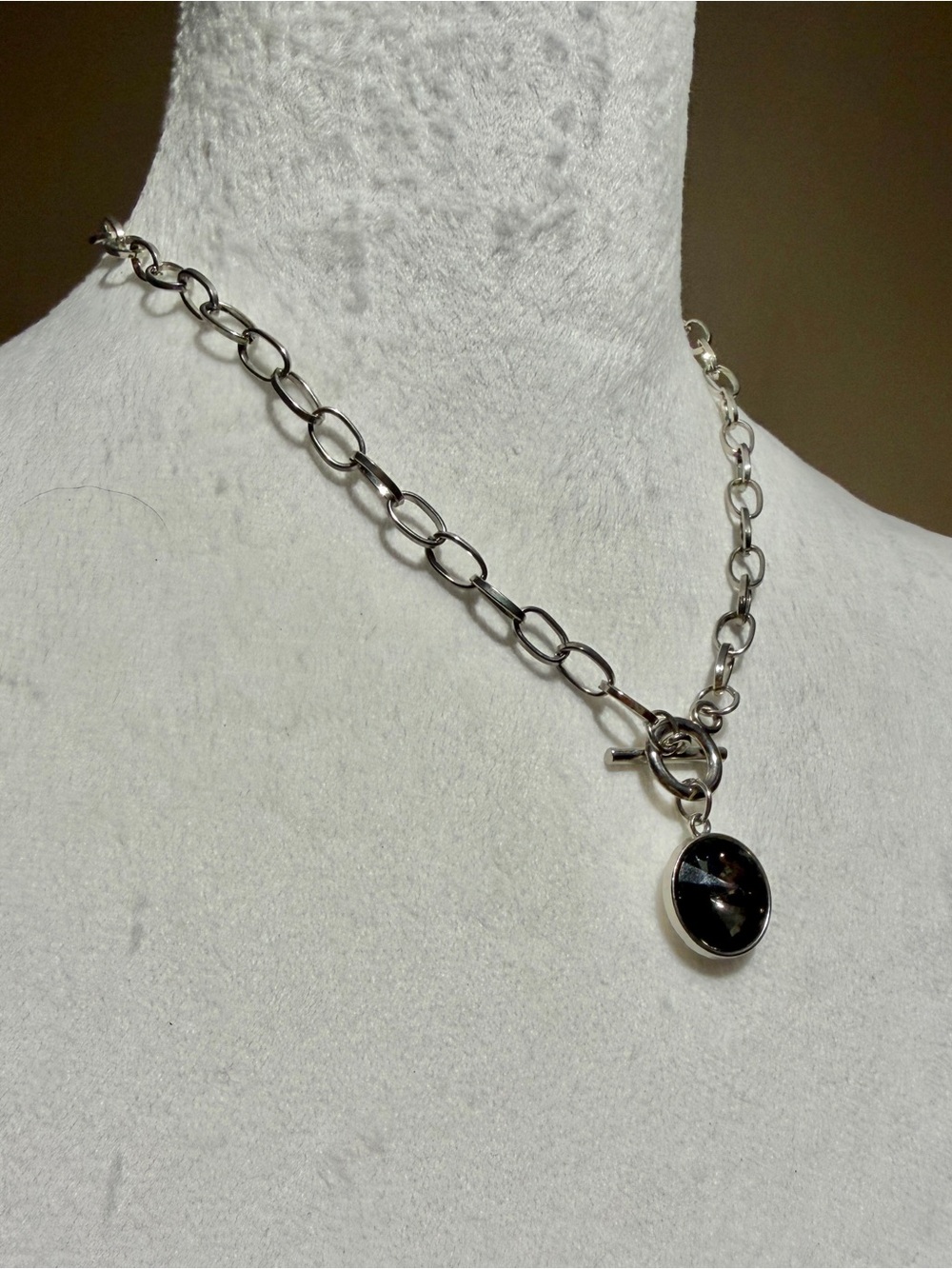 Silver Chain Necklace Round Grey Stone Pendant Toggle Clasp Fashion Jewelry 18"
